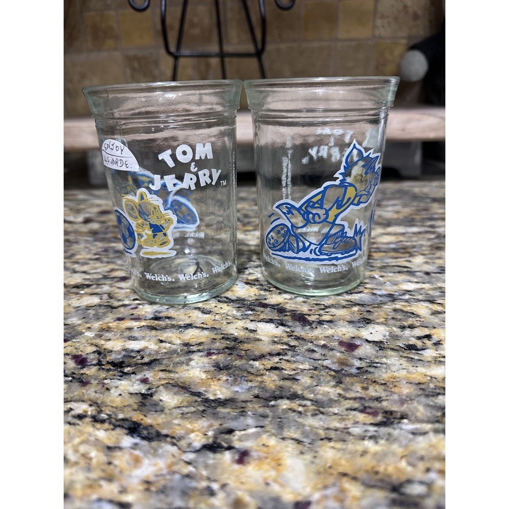 2 Vintage Welch's 1991 Tom‎ & Jerry Playing Soccer & Football Jelly Glass Jar